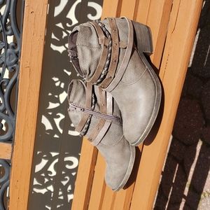 SO Celery Beige Faux Leather Ankle Boot